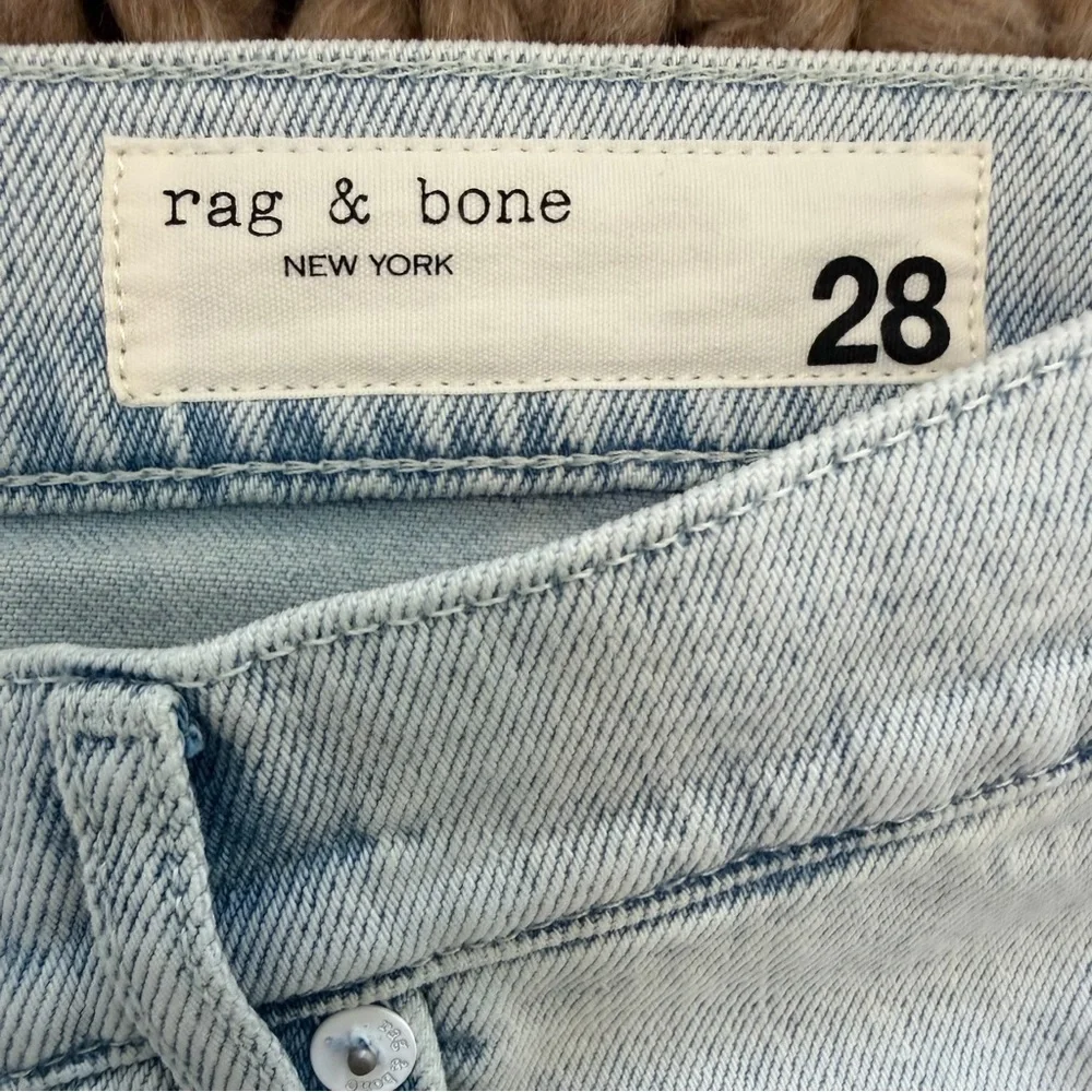NWOT rag & bone Harlow Midrise Straight Jeans - raw hem light Raquel wash 28